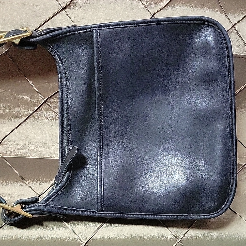 EUC-Vintage Coach ‘Classic Legacy’ 9966 Leather Shoulder Bag w/Brass Hardware - Picture 4 of 10